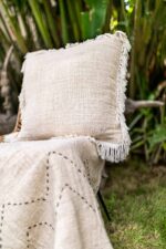 Poszewka na poduszkę 50x50 w stylu boho z surowej bawełny