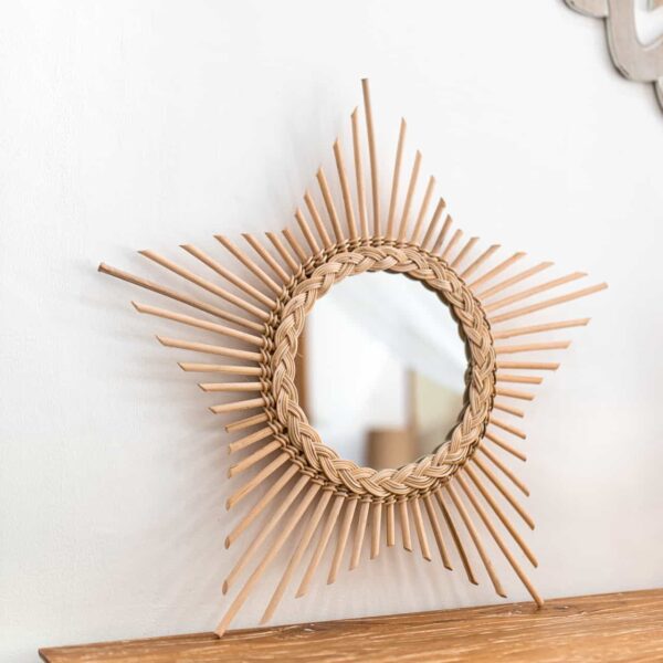 Lustro rattanowe w kształcie gwiazdy