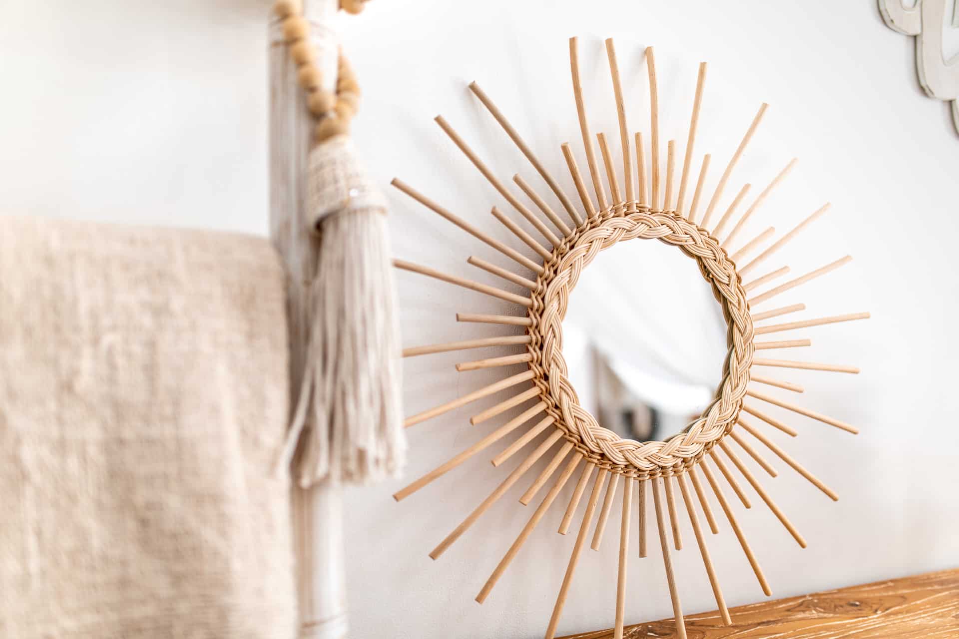 lustro-rattanowe-slonce Lustro z rattanu w kształcie słońca