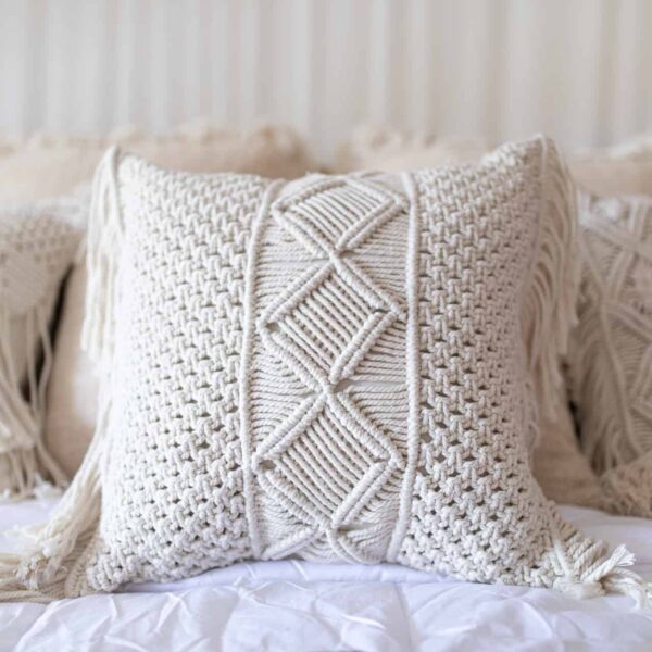 Poszewka ozdobna do sypialni w stylu boho