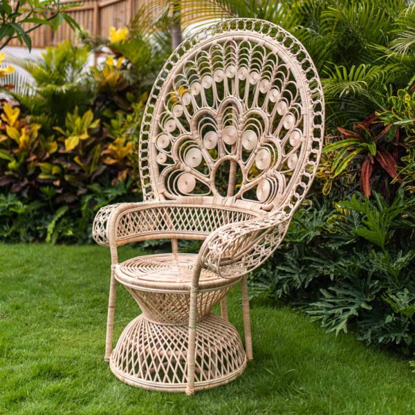 Fotel pawi z rattanu z Bali