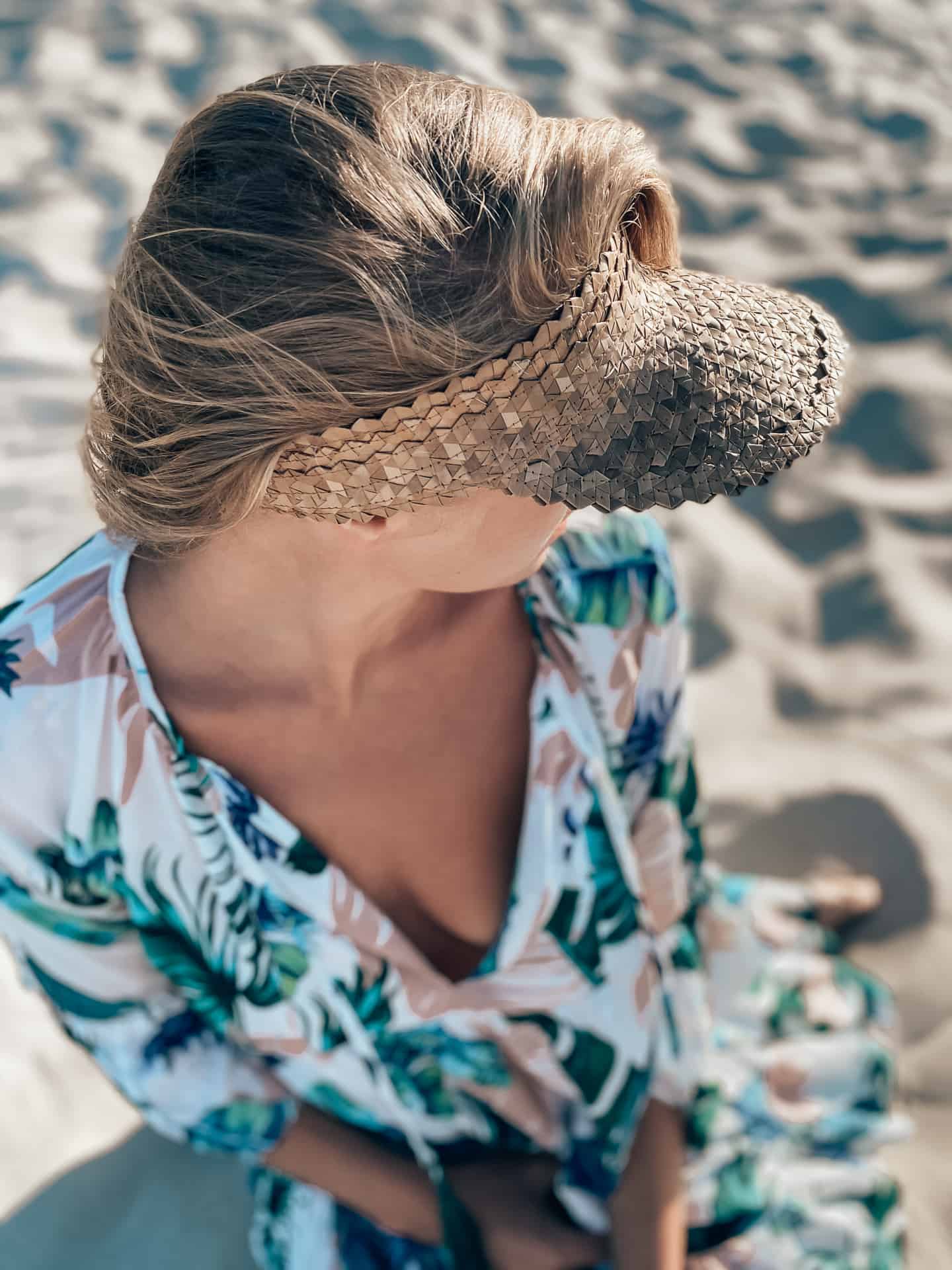 daszek-slomkowy-brazowy-przeciwsloneczny brązowy daszek słomkowy przeciwsłoneczny