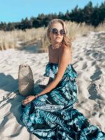 sukienka na plaże w stylu boho w kwiaty