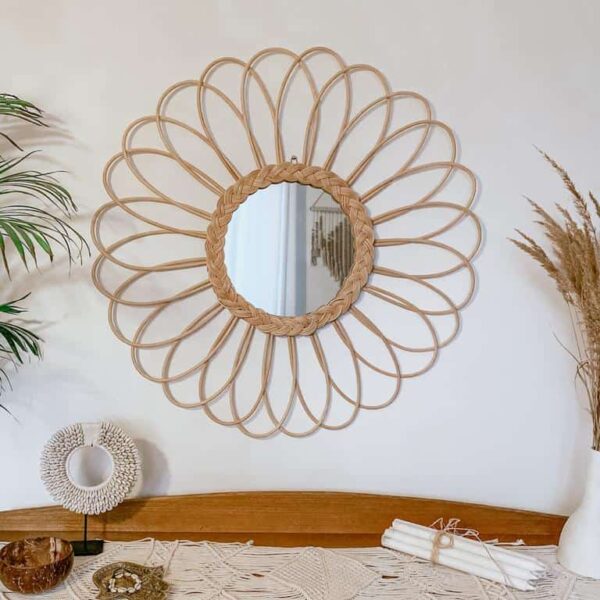 Lustro w kształcie słońca rattanowe