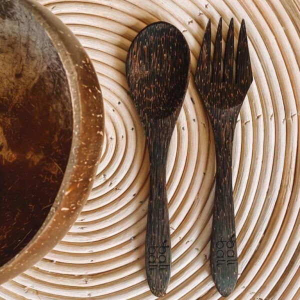 sztućce i miseczki kokosowe z bali