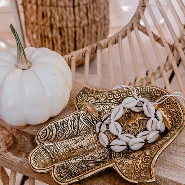 podstawka w kształcie ręki dłoni na kadzidło