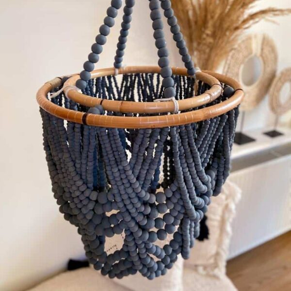 żyrandol z koralików boho drewninany