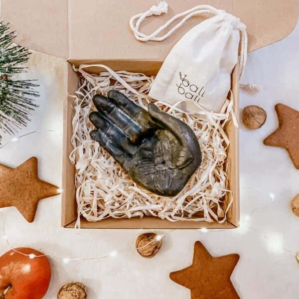 podstawka na kadzidło w kształcie dłoni