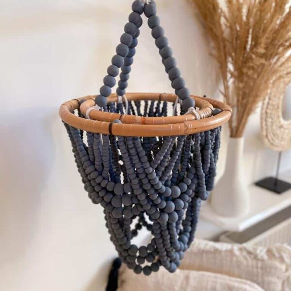 żyrandol z drewnianych koralików grafit