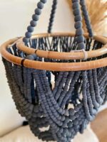 żyrandol z koralików drewnianych