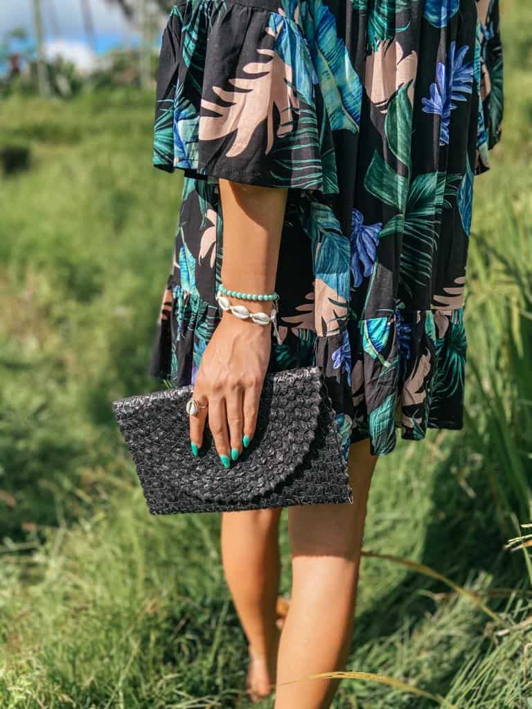 kopertowka-sukienka-boho-krotka kopertówka ze słomki ciemna