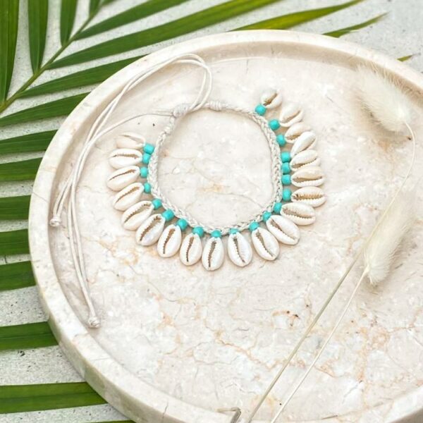 bransoletka miętowa z muszelek na stopę