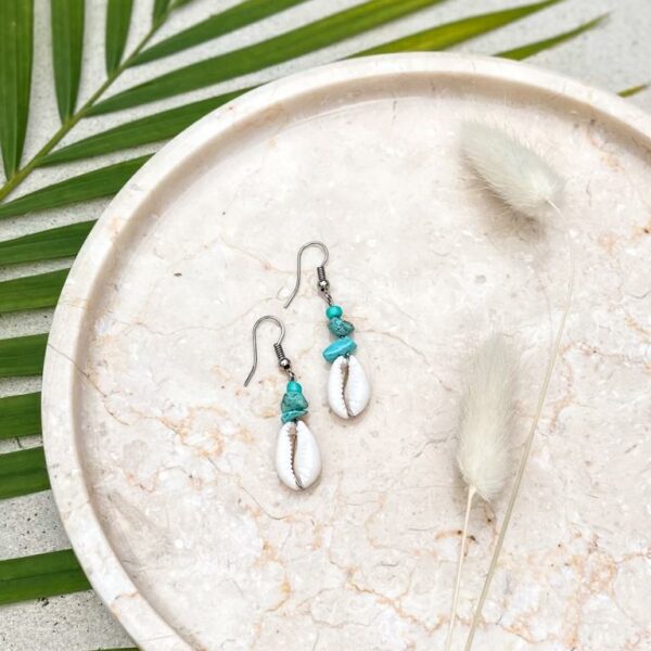 kolczyki z muszelek kauri