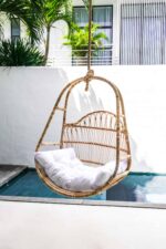huśtawka rattanowa z bali