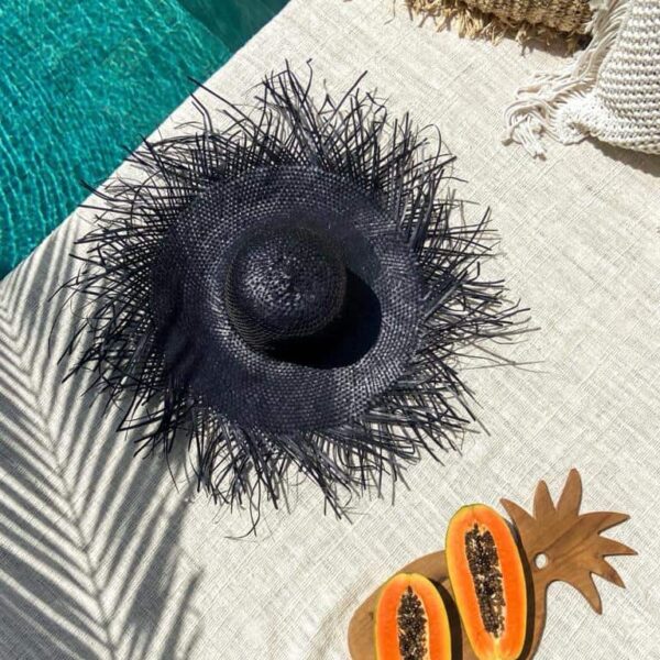 słomkowy kapelusz czarny