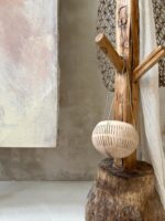 świecznik rzeźbiony w kokosie