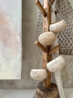 lampiony w kokosie rzeźbione