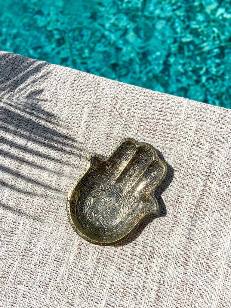 zlota-podstawka-hamsa Boho Incense Holder – SISI Gold - Image 1