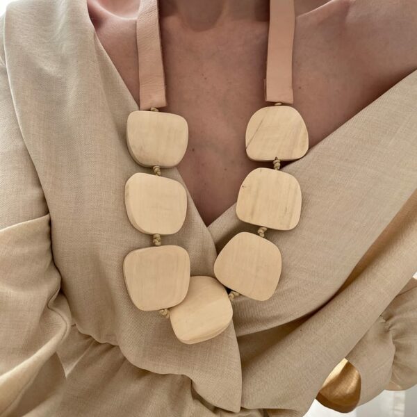 naszyjnik damski drewniany