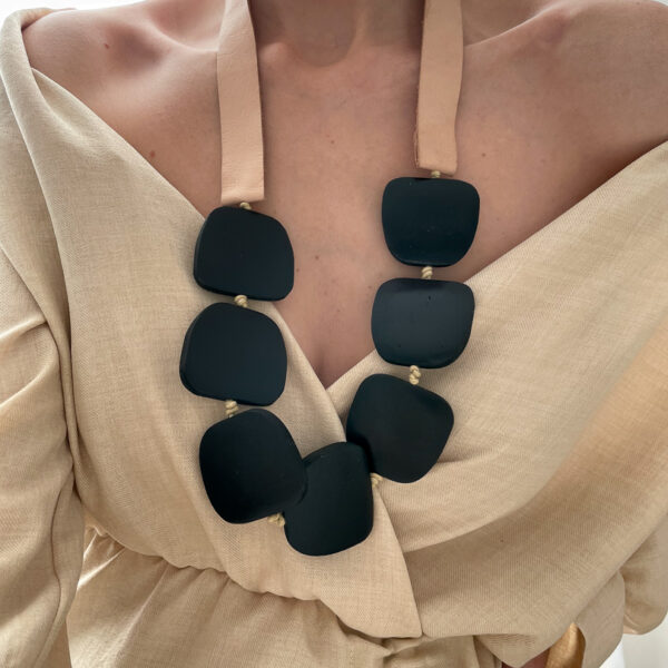 naszyjnik damski czarny