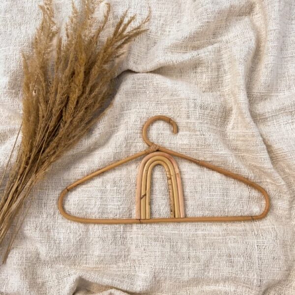 Wieszak rattanowy tęcza