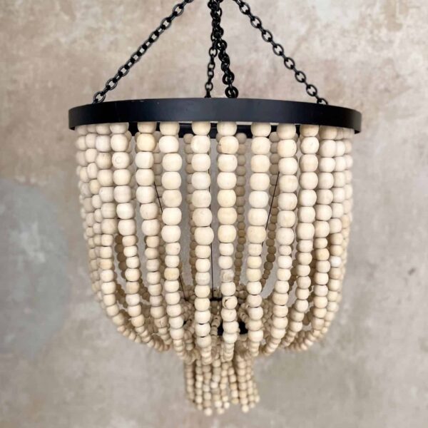 żyrandol z koralików drewnianych