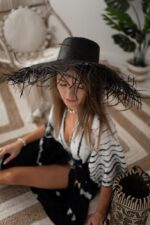 Czarny kapelusz słomiany