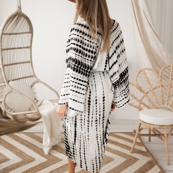 długa narzutka na plażę