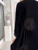 narzutka z frędzlami damska czarna