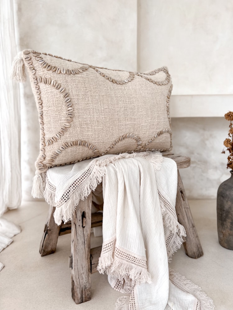 poszewka-boho-60-40-fredzle (4) boho poduszka z muszlami kauri