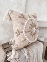 poszewka dekoracyjna z muszlami boho