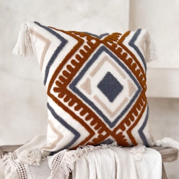 poszewka boho etno pleciona z frędzlami
