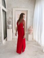 czerwona sukienka wiązana na szyi