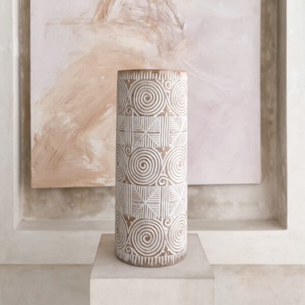 wazon drewno dekoracyjny rzeźbiony