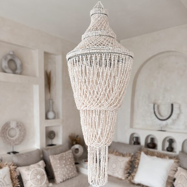 żyrandol dekoracyjny z muszli boho