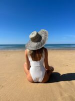 kapelusz plażowy pleciony