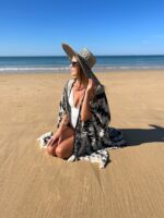 kapelusz na plażę kratka