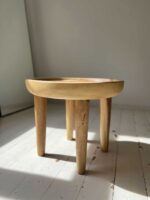 stolik okrągły z litego drewna egzotycznego