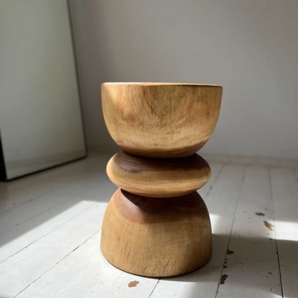 stolik pomocniczy pieniek drewniany