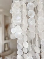 żyrandol z masy perłowej biały