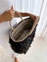 letnia torebka koszyk z frędzlami czarna