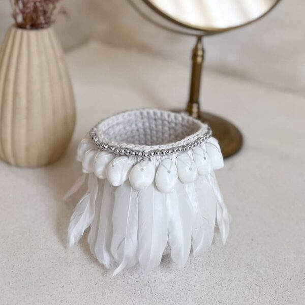 koszyczek na biżuterie z piórami dekoracja boho