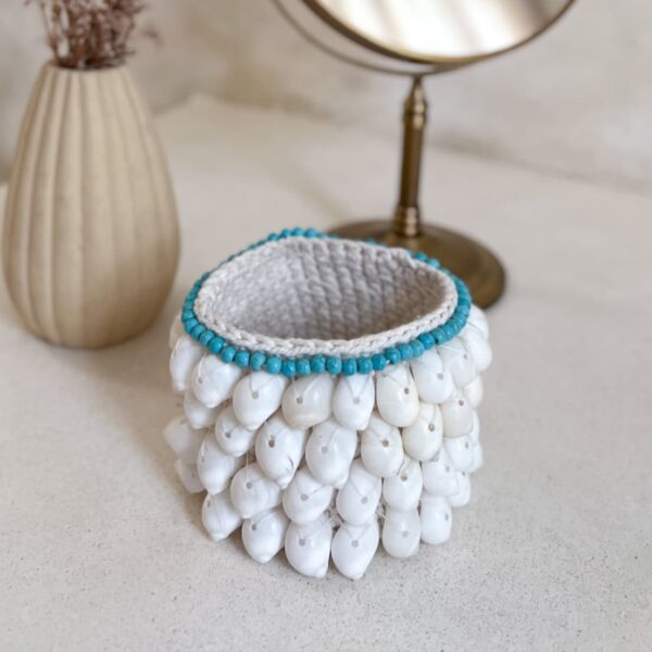 koszyczek z muszelkami na biżuterie