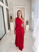 czerwona sukienka duga na wesele