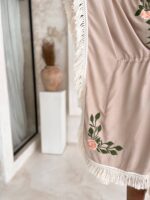 krótka narzutka plażowa haftowana tunika