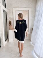 narzutka z haftem w stylu boho