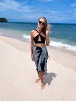 pareo plażowe z frędzlami czarne z kwiatem lotosu