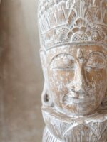 dekoracja stojąca budda rzeźba