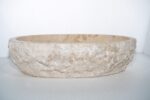 umywalka z jasnego marmuru
