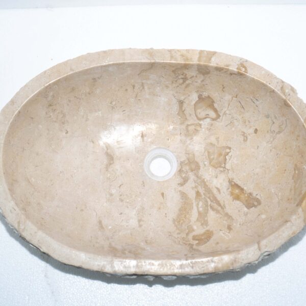 umywalka z jasnego marmuru